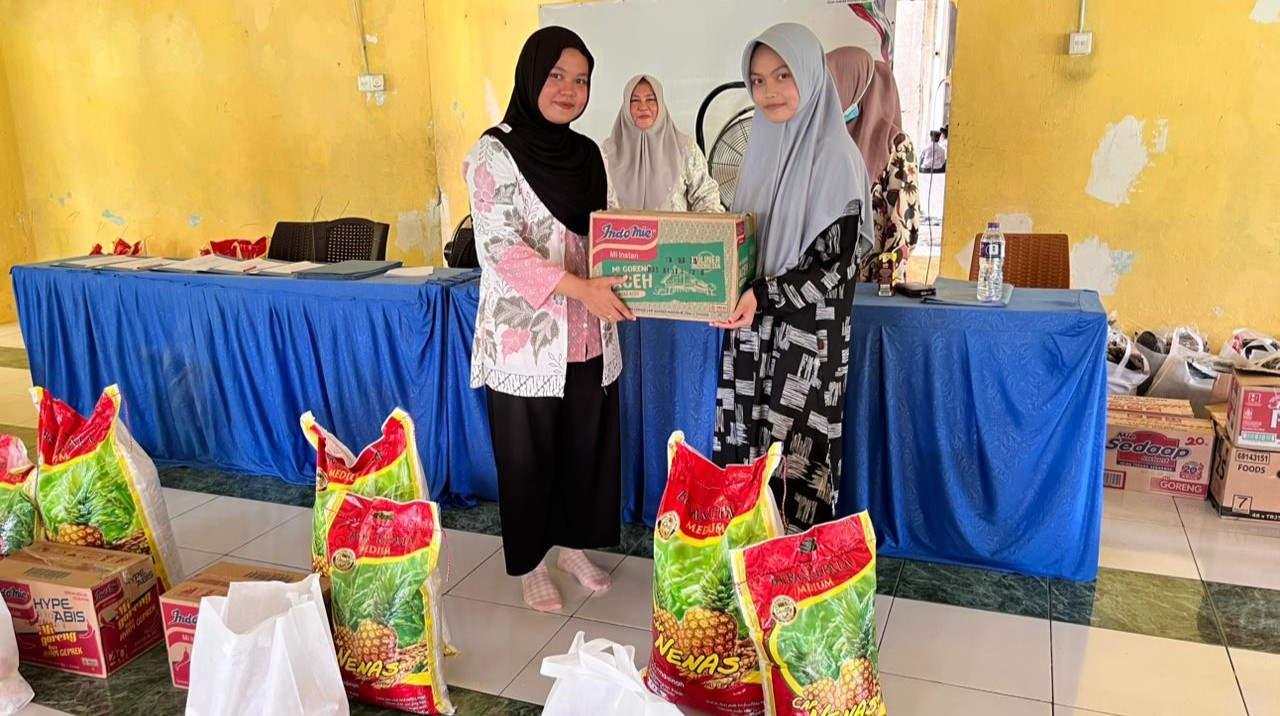 Dinsos Sulbar Salurkan Bantuan Sosial di Polman, bagi Anak-anak yang Berada di Bawah Pengasuhan LKS