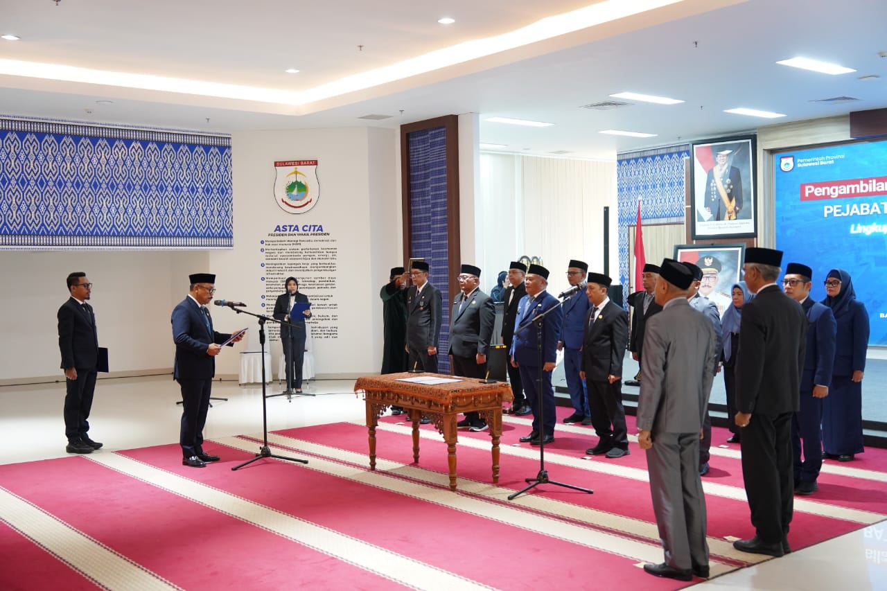 Gubernur Sulbar Lantik 10 Pejabat Eselon II, Dua Jabatan Masih Tunda