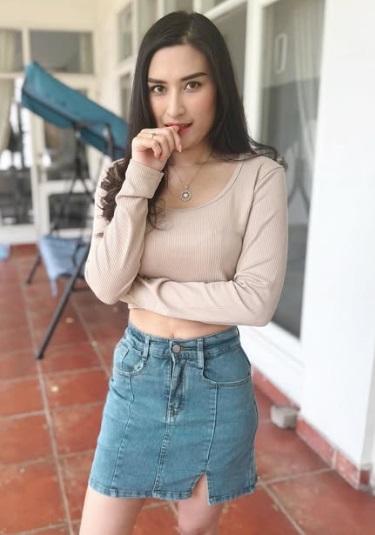 Pesinetron Cantik Angbeen Rishi Resmi Bercerai dengan Adly Fairuz, Tak Ada Persoalan Harta Gono Gini