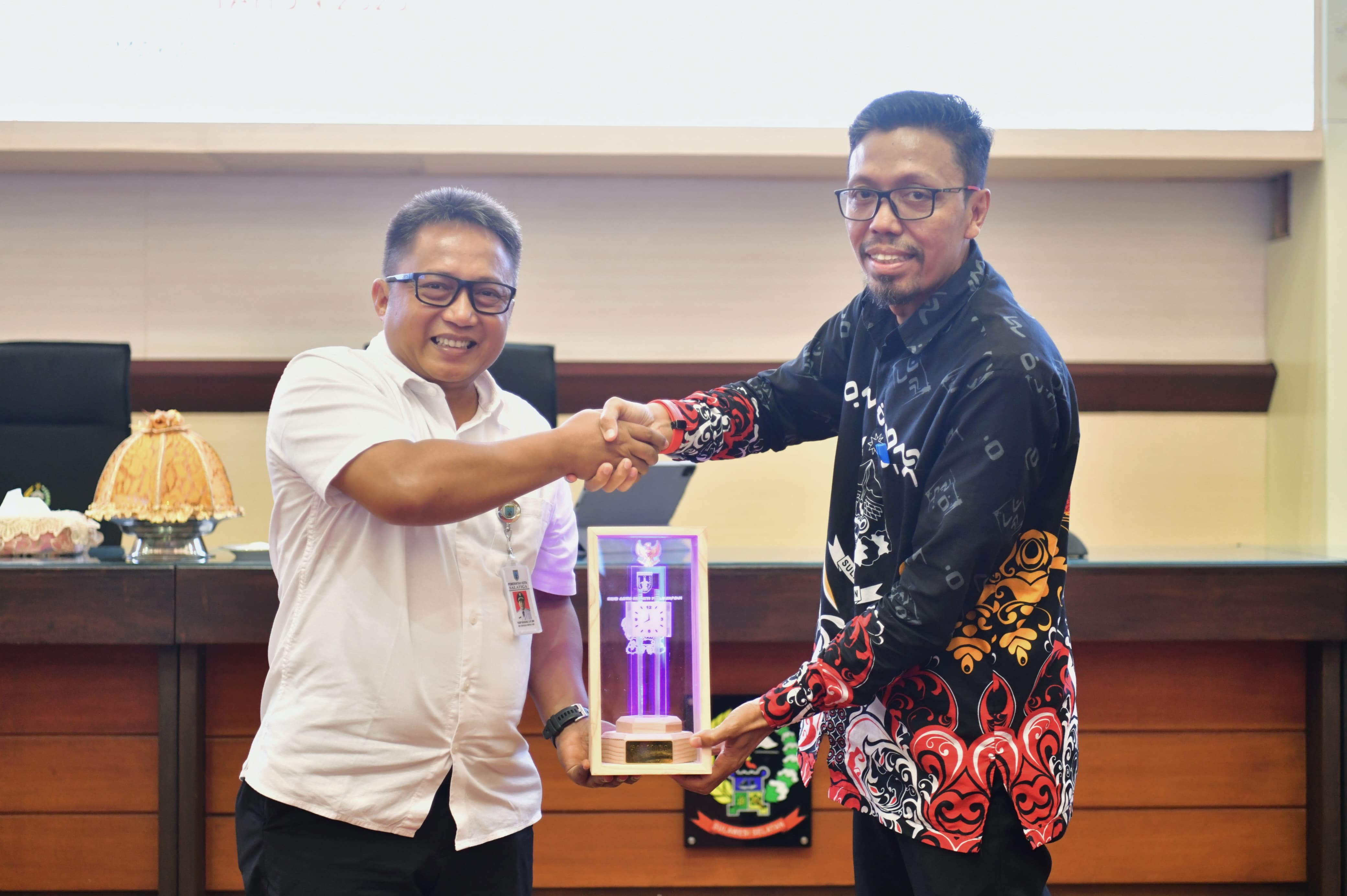 Terima Kunjungan Rombongan Pj Wali Kota Salatiga, Plh Kadis Kominfo SP Promosikan Kuliner dan Wisata Khas Sulsel 