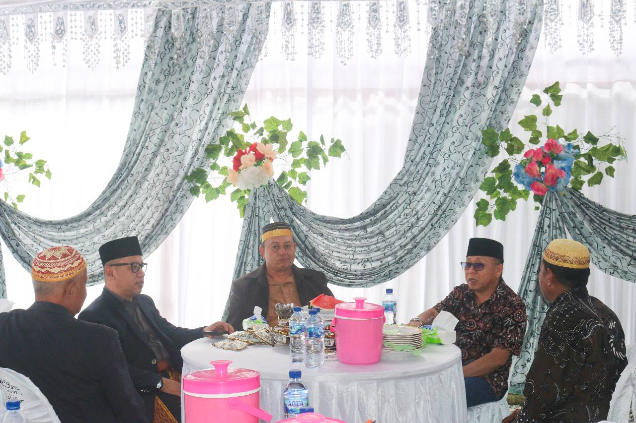 Pulang Kampung di Pasangkayu, Legislator Agus Ambo Djiwa Sempatkan Hadiri Pernikahan Warga Desa Lariang
