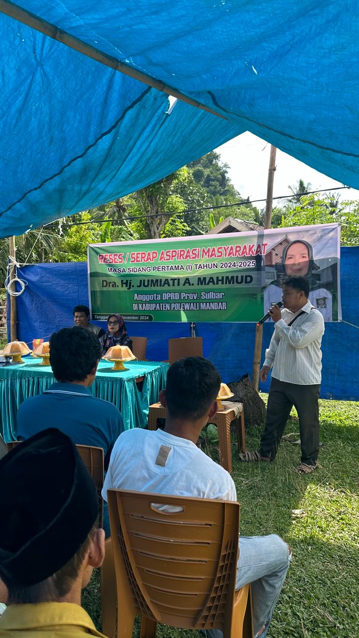 Reses di Dusun Sosso Polman, Jumiaty Mahmud Serap Aspirasi Pembangunan Jalan hingga Kube
