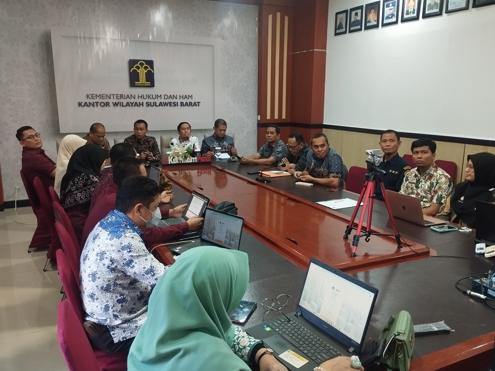 Sekretariat DPRD Sulbar Bersama Kanwil Kemenkumham Pengharmonisasian Konsepsi Ranperda Tentang Sumber Daya Perikanan dan Kelautan