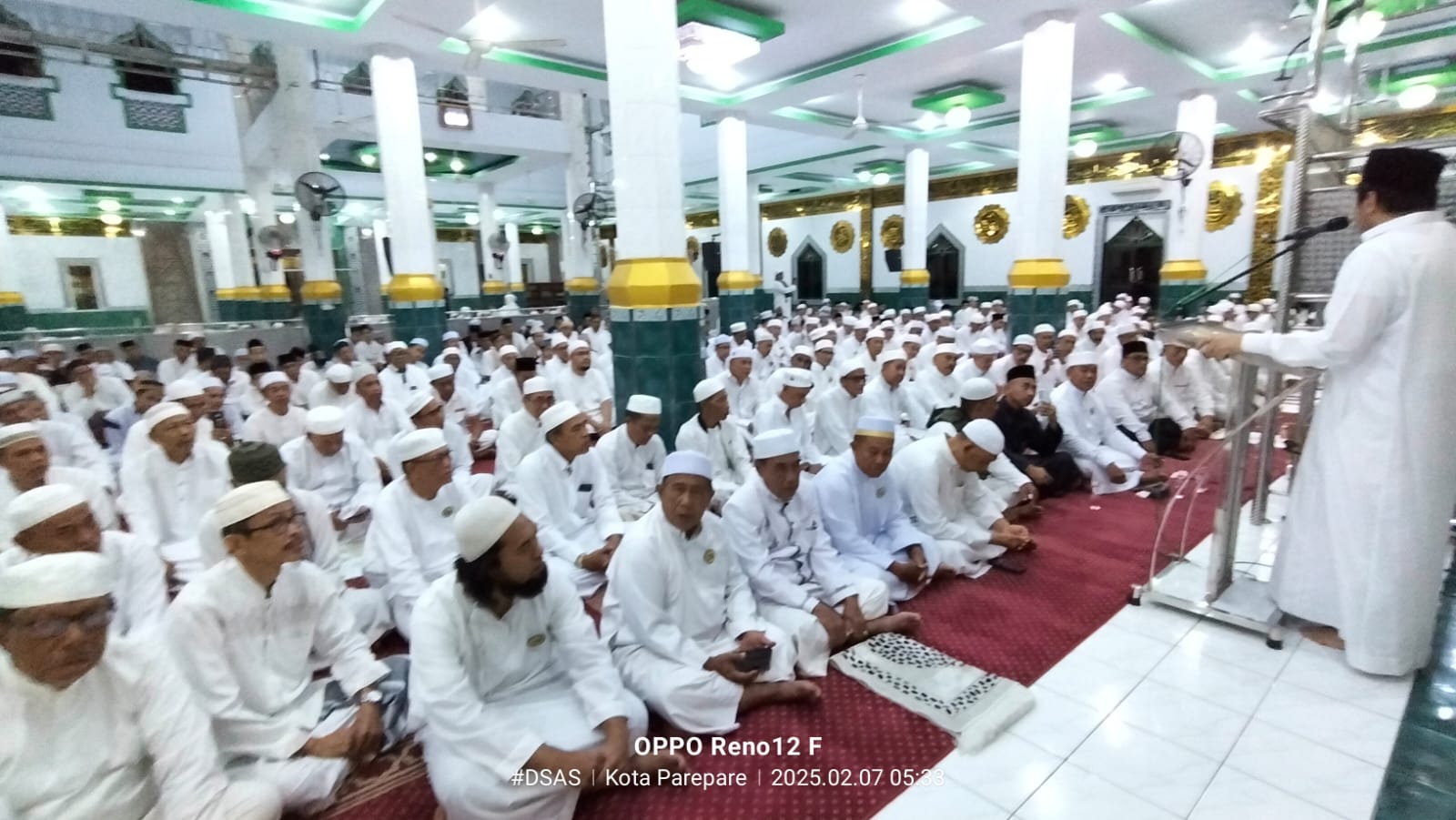 Khusyuk dan Memukau, Almukarram HM Humaedi Pimpin Safari Salat Subuh Majelis Syuhada Parepare di Masjid Al Irsyad