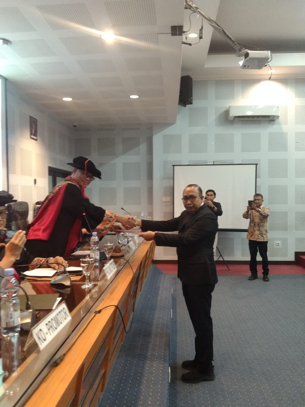 Bermakna, Iwan Asaad Resmi Raih Gelar Doktor dari Unhas Tepat HUT ke-65 Parepare 