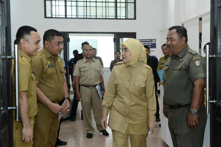 Hari Pertama Berkantor, Wawali Aliyah Mustika Ilham Kunjungi Ruang Kerja dan Sapa Jajaran Pemkot Makassar