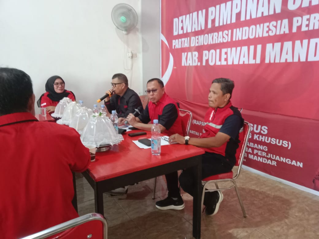 Untuk Penguatan Partai, Agus Ambo Djiwa Beri Pengarahan DPC PDIP Polman