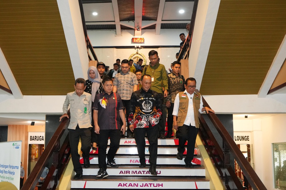 Hadiri Rakor Penanganan Bencana Hidrometeorologi, Menko PKM Pratikno Sebut Kantor Gubernur Sulsel Keren 