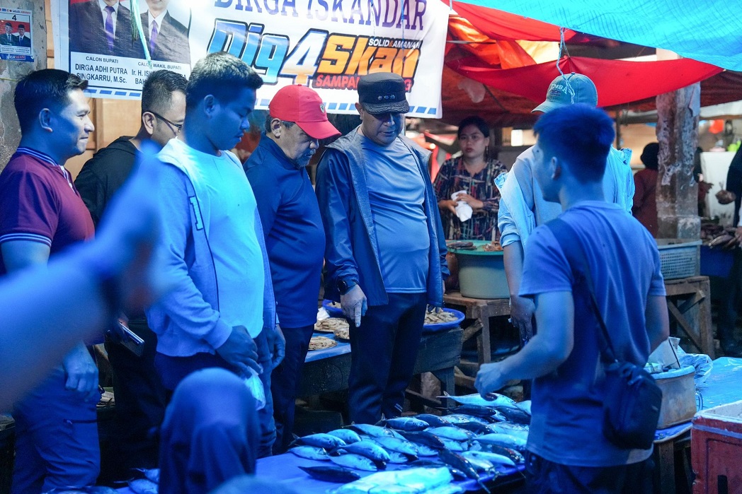 Kunker di Polman, Pj Bahtiar Jalan Sehat dan Pantau Pasar