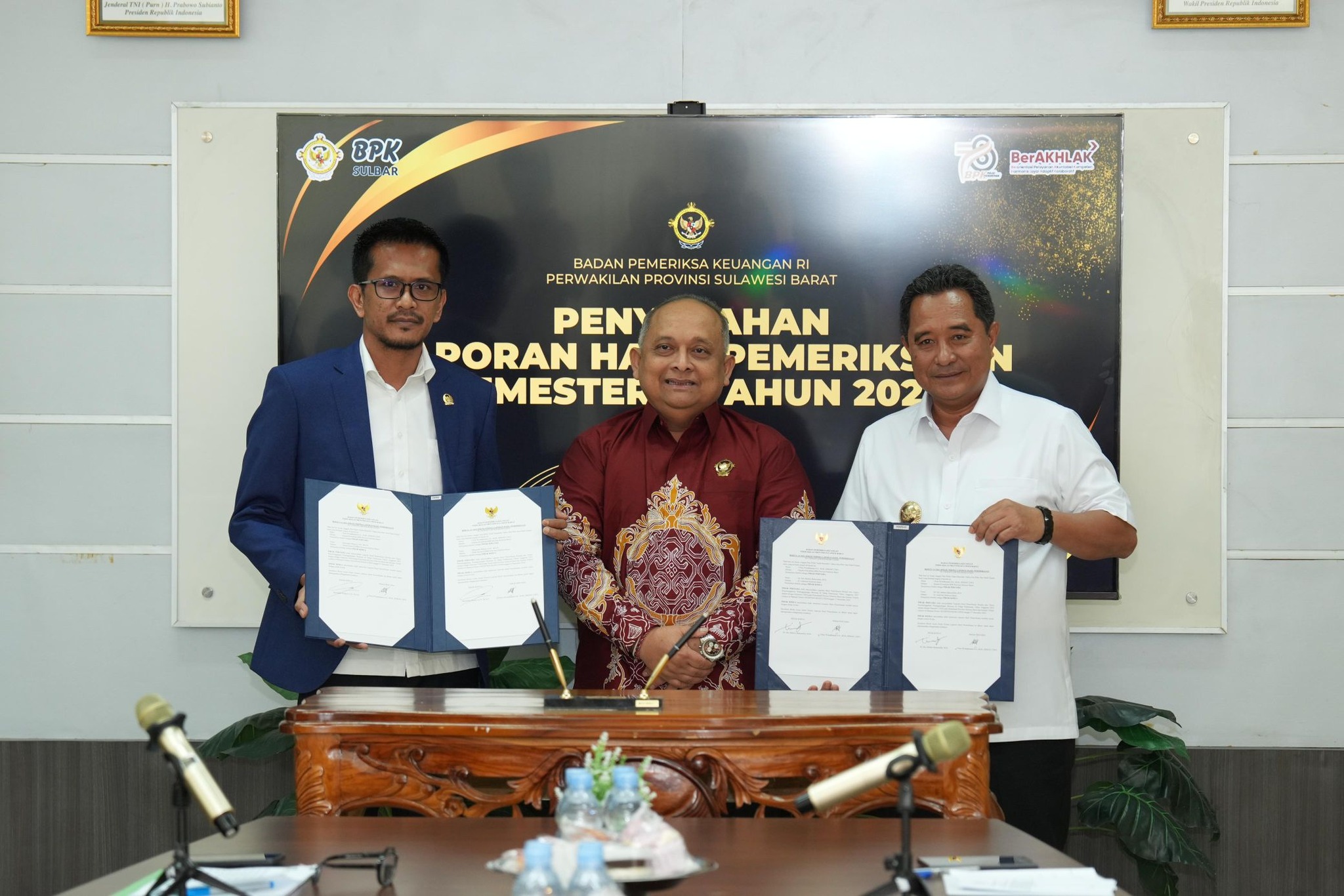 Bersama Pimpinan DPRD Sulbar, Pj Gubernur Terima LHP Terkait Penanganan Kebencanaan dari BPK