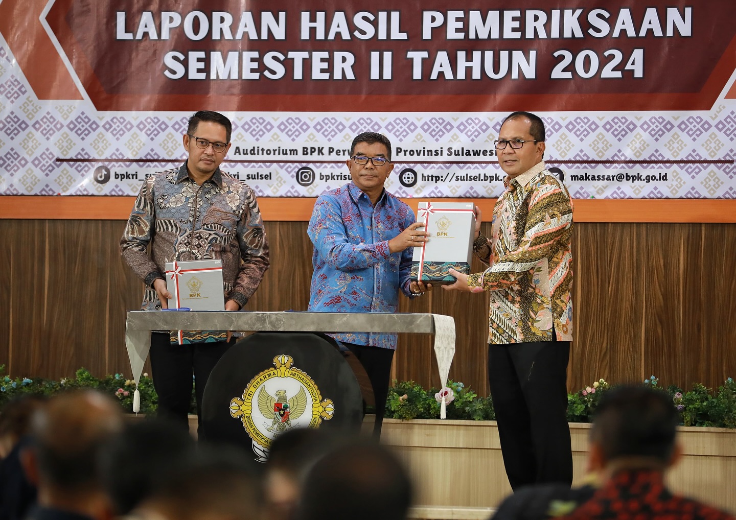 Ketua DPRD Bersama Wali Kota Makassar Terima LHPK Semester II Tahun 2024 dari BPK