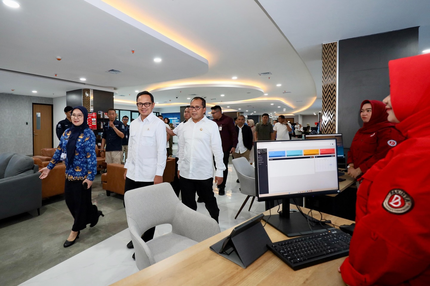 Tinjau MGC, Wamendagri Bima Arya Harap Pemerintahan yang Baru Lanjutkan Program Danny Pomanto