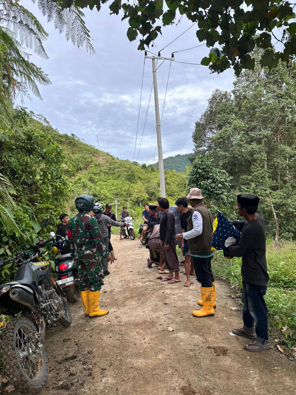 Kemensos Salurkan Bantuan Untuk Korban Banjir dan Longsor di Mamuju, Pj Bahtiar Ucapkan Terima Kasih Atas Kepeduliannya