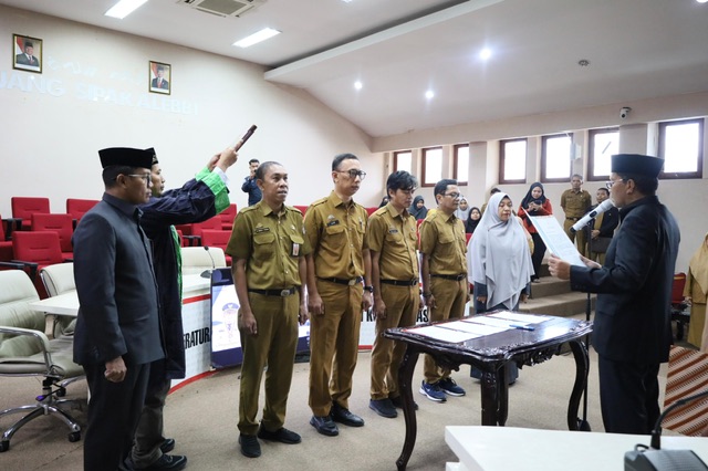 Lantik Empat Penjabat Fungsional Perizinan, Danny Pomanto Ingatkan Fokus Pekerjaan Jaga Integritas