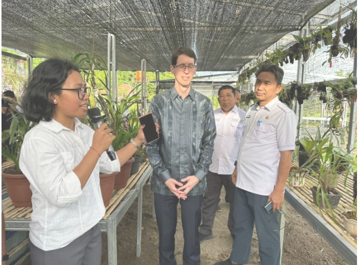 Kadis Dikbud Sulbar Dampingi Konsul Australia Saat Mengunjungi Estalase Anggrek