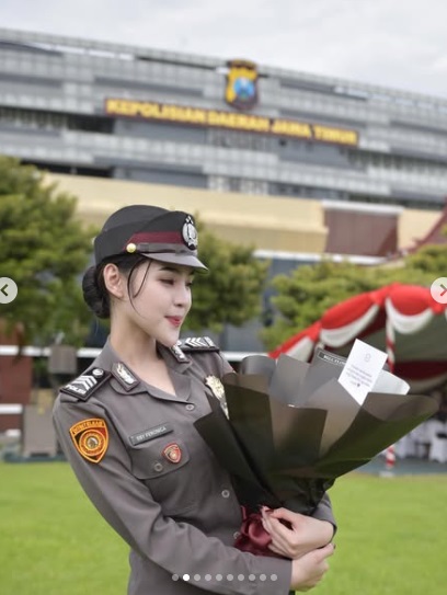 Viral Polwan Cantik Bikin Warganet Terpesona saat Perlihatkan Foto Kenaikan Pangkat, Disebut Mirip Artis Korea
