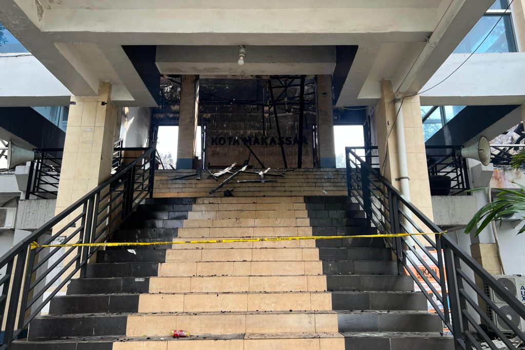 Kantor Disdik Makassar Terbakar, Danny Pomanto Minta Polisi Usut Tuntas dan Seluruh OPD Lakukan Mitigasi