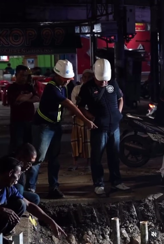 Plt Dirut PDAM Makassar Tinjau Langsung Pengerjaan Koneksi Pipa Distribusi di Taman Segitiga Pabaeng-baeng