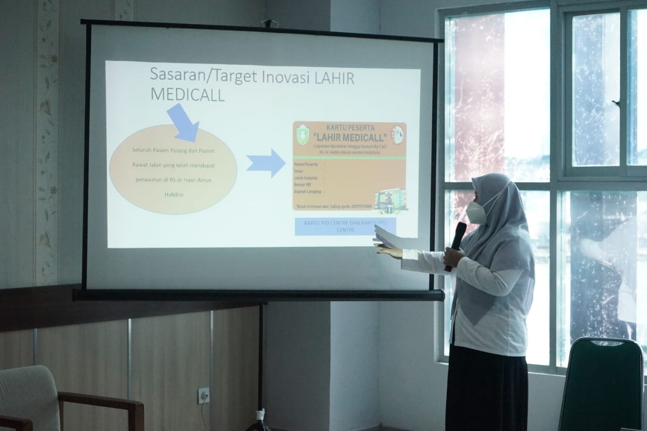 Mudahkan Komunikasi Pasien, Apoteker RS Hasri Ainun Habibie Ciptakan Layanan Inovasi Lahir Medicall