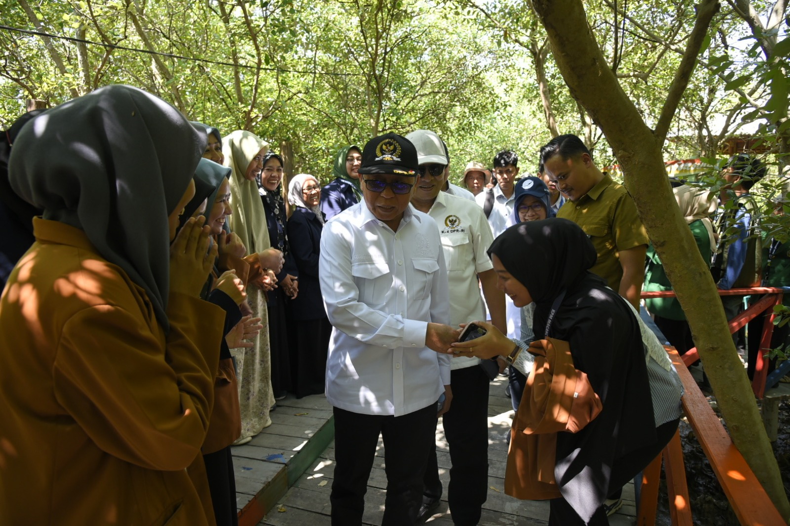 Kunker Spesifik Komisi IV DPR RI di Cirebon-Indramayu: Agus Ambo Djiwa dan Prof Rokhmin Tinjau Pelabuhan, Bertemu Nelayan hingga Pembudidaya Rumput Laut
