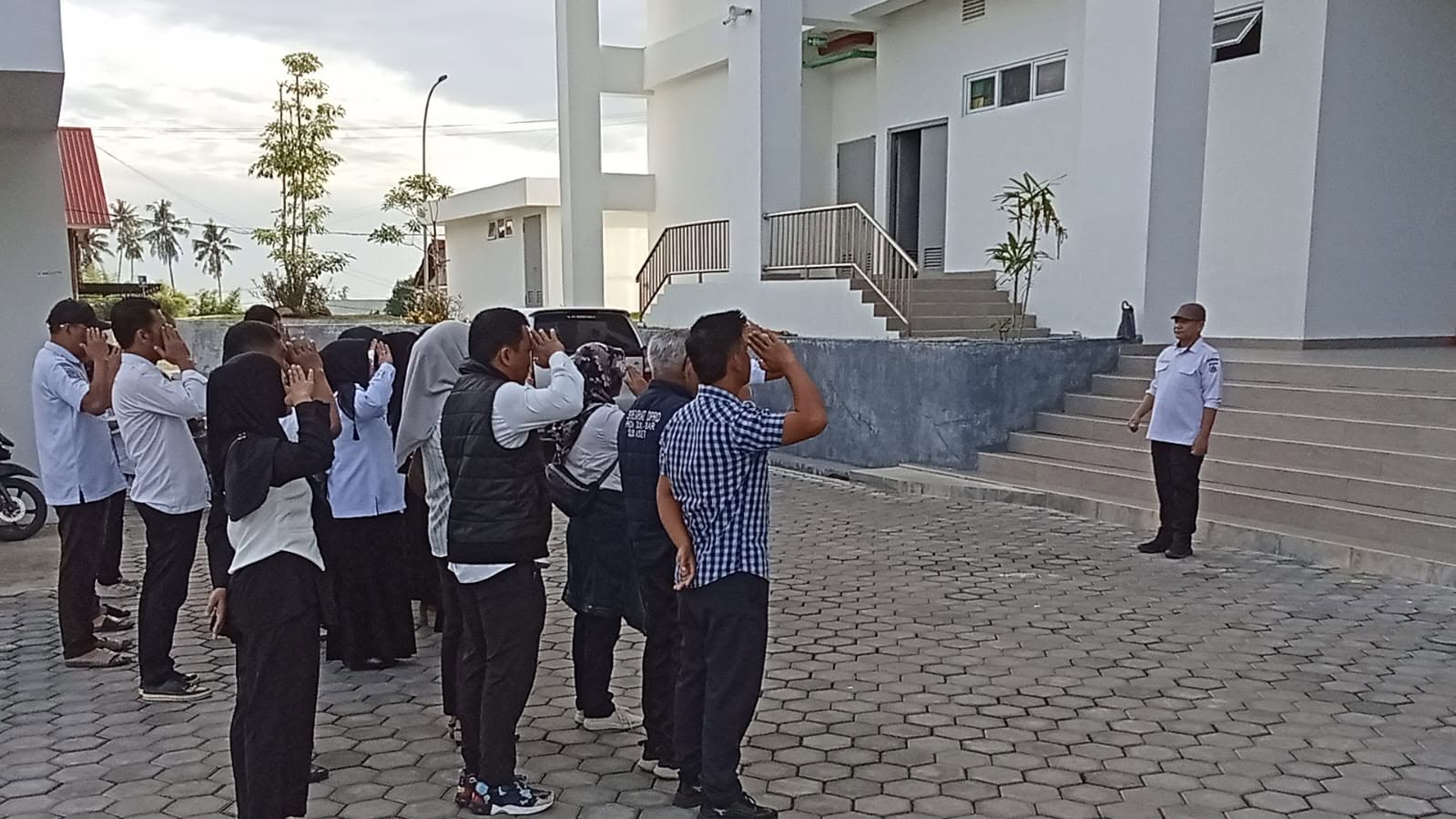 Apel Pagi Sekretariat DPRD Sulbar, Memperkuat Kedisiplinan dan Koordinasi Internal