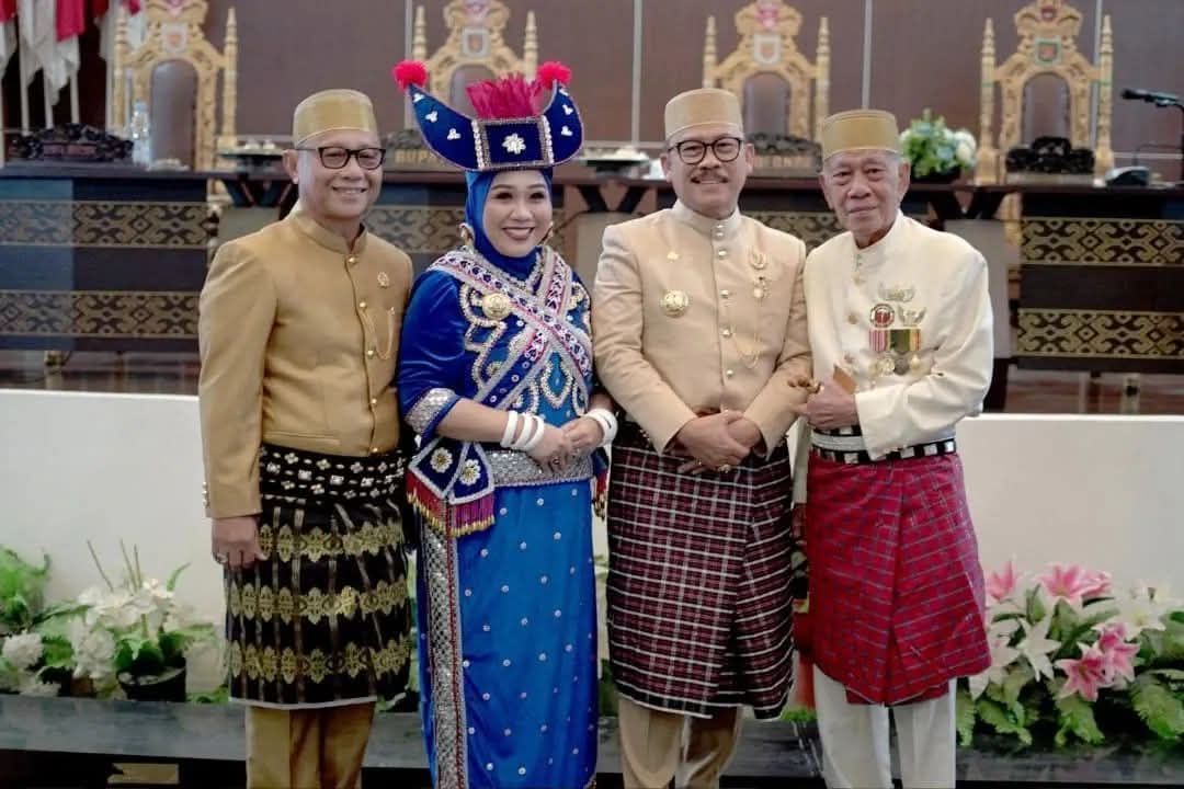 Habsi Wahid Hadiri Peringatan Hari Jadi Mamuju ke-485 Bersama Para Mantan Bupati