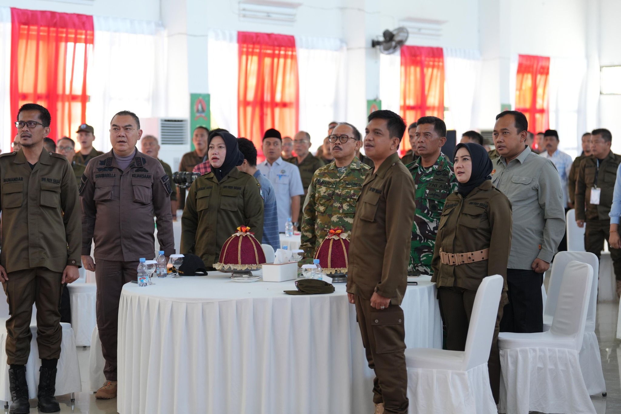Munandar Wijaya Bersama Seluruh Pimpinan DPRD Sulbar Hadiri Penutupan Retreat Pejabat Pemprov