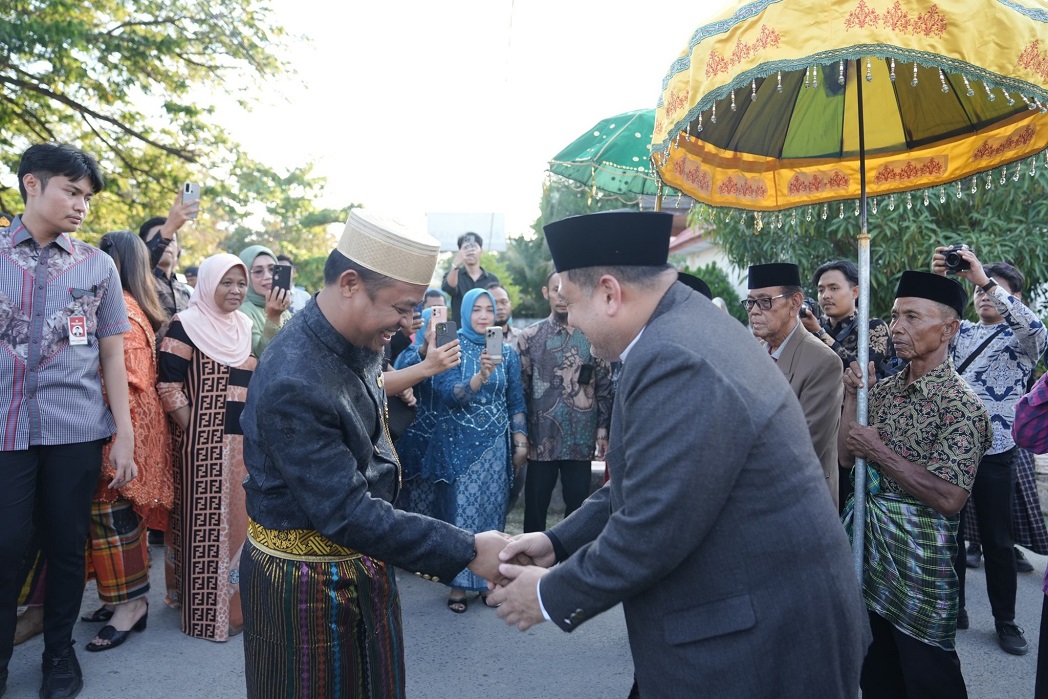 Pulkam ke Majene, Munafri Berziarah ke Makam Ayahanda dan Hadiri Pernikahan Putra Almarhum Fahmi Massiara