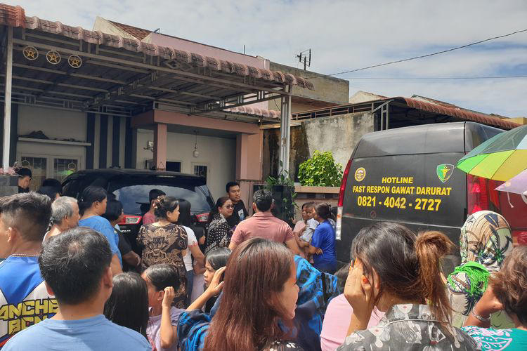 Suami Tewas Lompat dari Flyover, Istri Tewas Tertusuk di Dalam Rumah