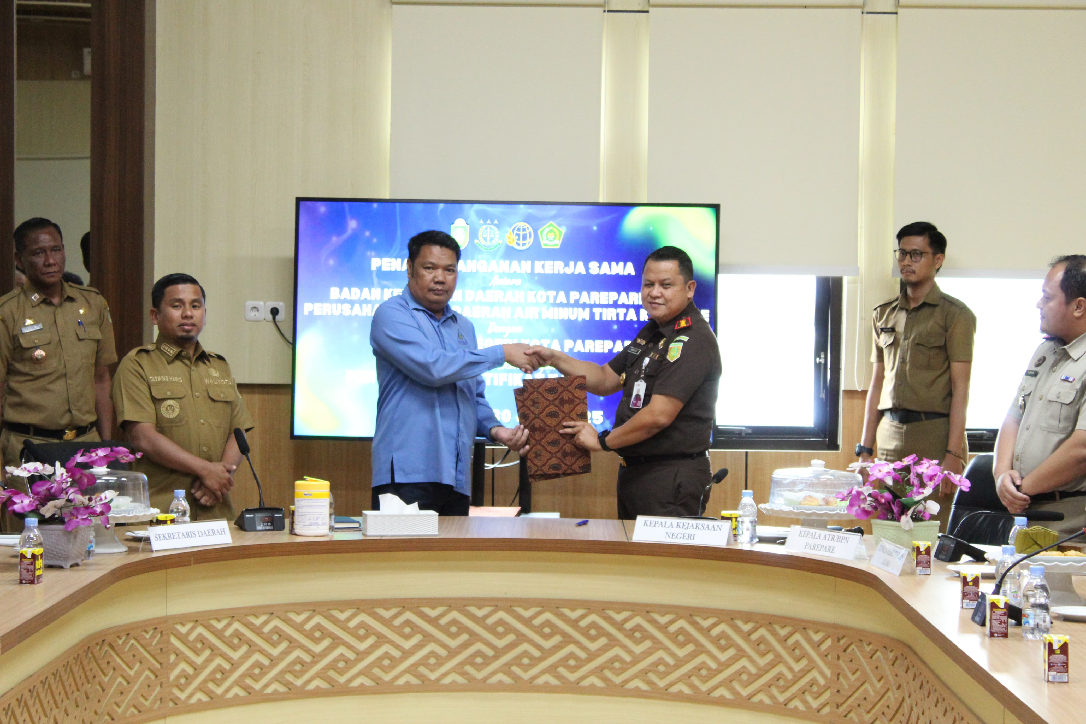 Disaksikan Wali Kota, PAM Tirta Karajae Kerja Sama Kejari Parepare Komitmen Tuntaskan Tagihan Tunggakan Pelanggan 