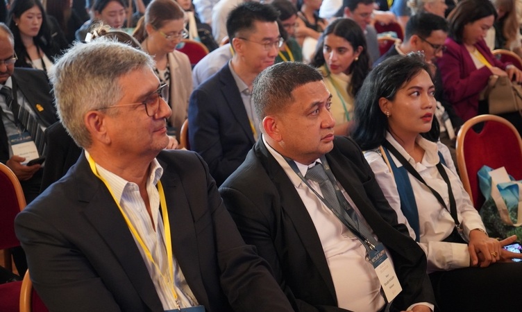 Munafri Gaungkan Visi Makassar pada World Cities Summit Mayors Forum di Austria 