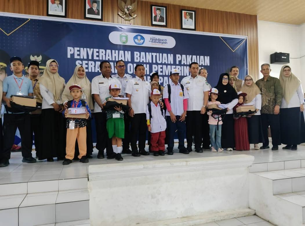 Wali Kota Tasming Hamid Realisasikan Janji Politik, Seragam Gratis untuk SD dan SMP, Juga Sasar TK, SMA Negeri dan Swasta 