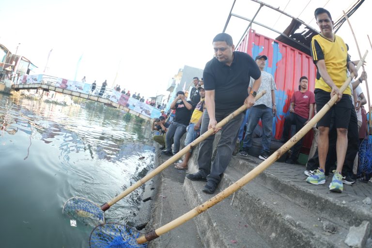 Jumat Bersih di Tamarunang, Wali Kota Makassar Dorong Rumah Tangga Olah Sampah Organiknya Sendiri