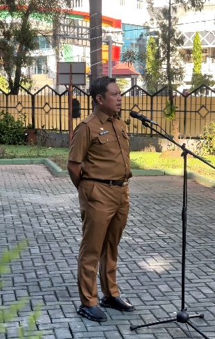 Plt Sekwan Jadi Pembina Upacara, Tegaskan Pentingnya Menjaga Kebersihan dan Kerapihan Lingkungan Kantor