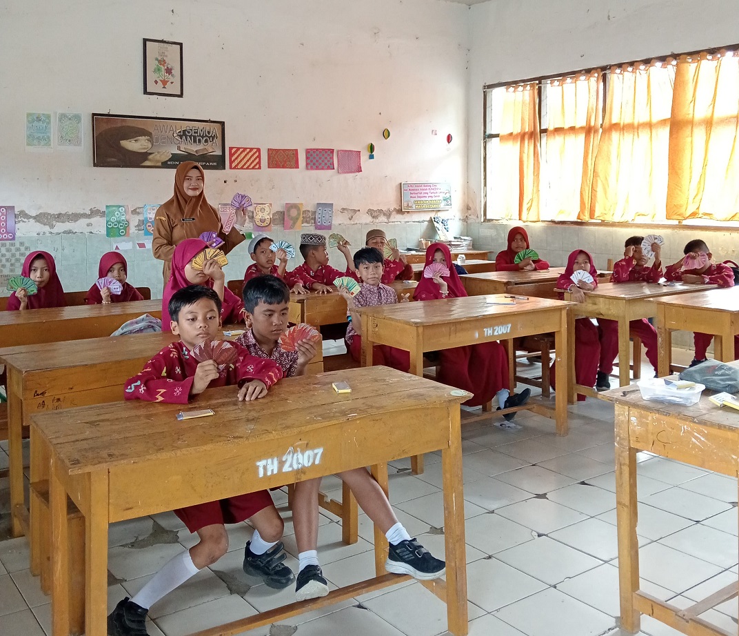 Inovasi Domikasi, Guru SDN 32 Parepare Transformasikan Permainan Domino Jadi Media Pembelajaran Efektif