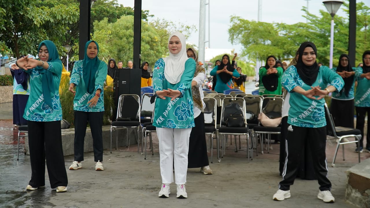 Ketua PKK Parepare Senam Bersama Lansia dan Bazar UMKM, Dorong Penguatan Layanan Posyandu Era Baru