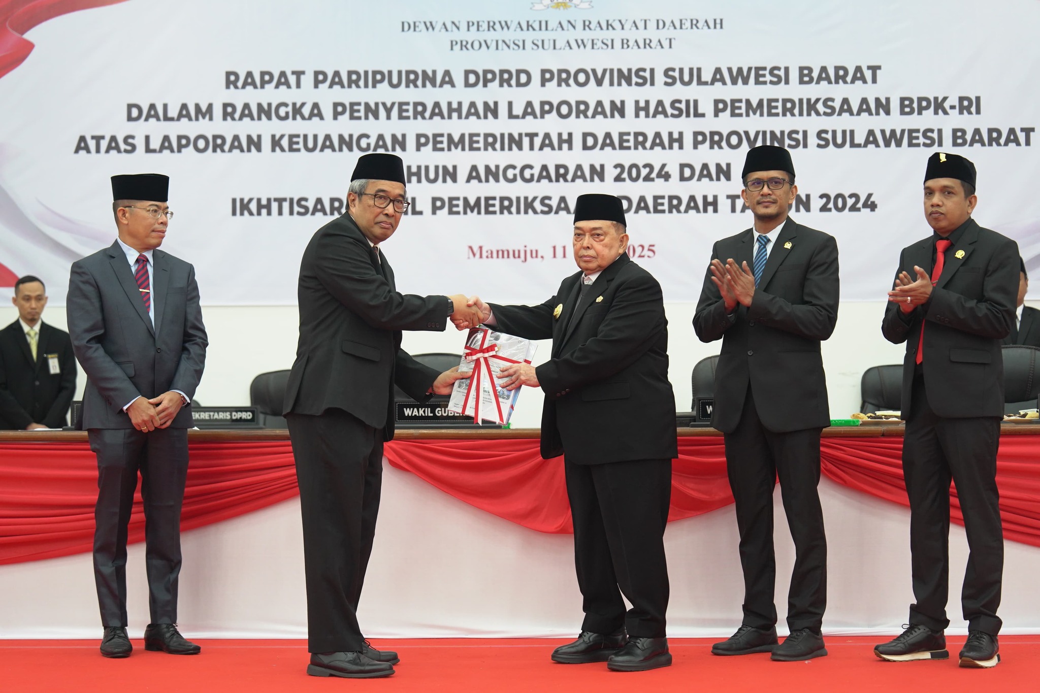 DPRD Sulbar Gelar Rapat Paripurna Penyerahan LHP dari BPK, Pemprov Kembali Dapat Penilaian WTP