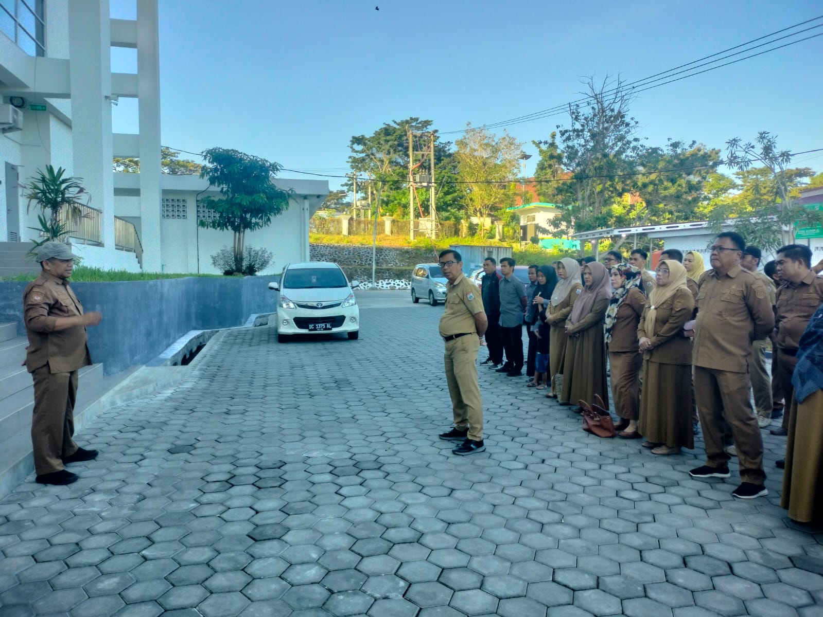 Apel Pagi Sekretariat DPRD Sulbar, Jaga Kekompakan demi Pelayanan Prima