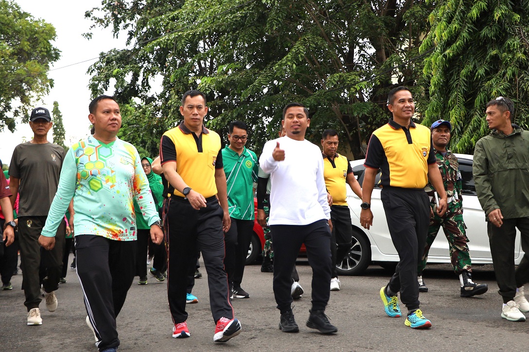Wali Kota Tasming Hamid Semangat Ikut Jalan Santai HUT ke-79 Bhayangkara, Dukung Polri Semakin Profesional dan Humanis 