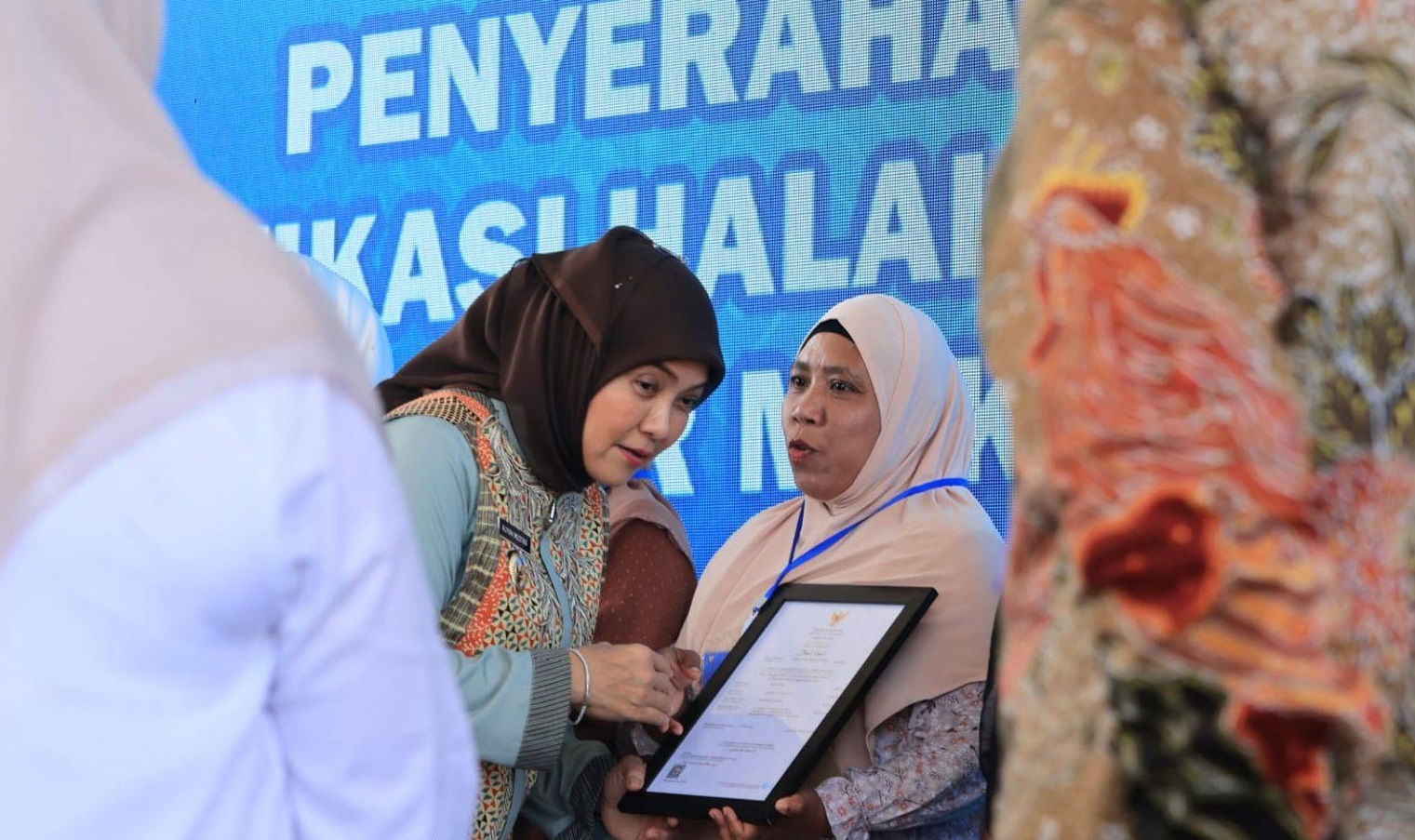 Aliyah Mustika Ilham Serahkan Bantuan untuk UMKM Disabilitas Binaan PNM