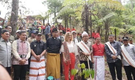 Bersama Menhut, Wali Kota Makassar Hadiri Festival Hutan Toraja