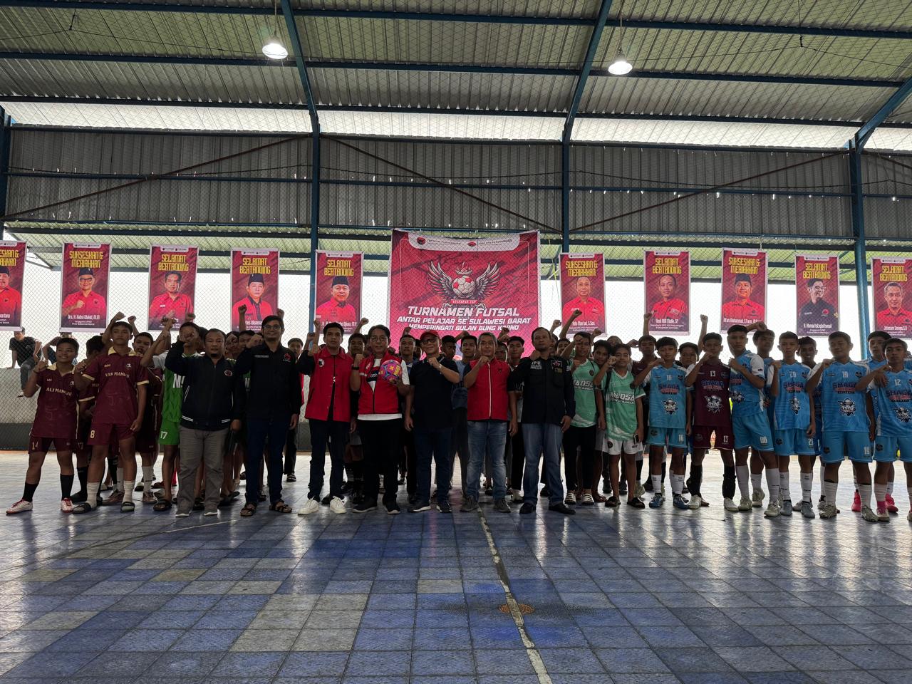 Habsi Wahid Hadiri Turnamen Futsal Antarpelajar yang Digelar PDIP Sulbar