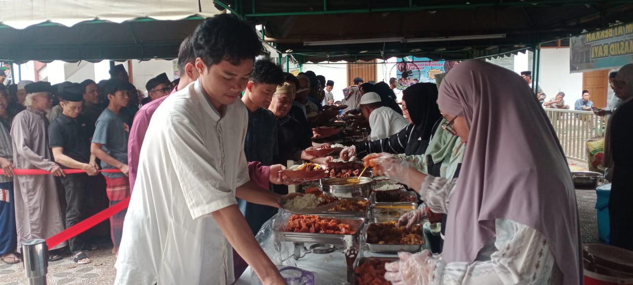 Jumat Berkah ke-52 Spesial Tepat Tahun Baru Islam, Tokoh dan Masyarakat Antusias Makan Siang Bersama di Masjid Raya