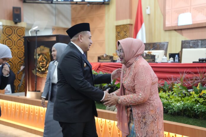 Munafri-Aliyah Kompak Hadiri Pelantikan Apiaty Amin Syam di DPRD Makassar