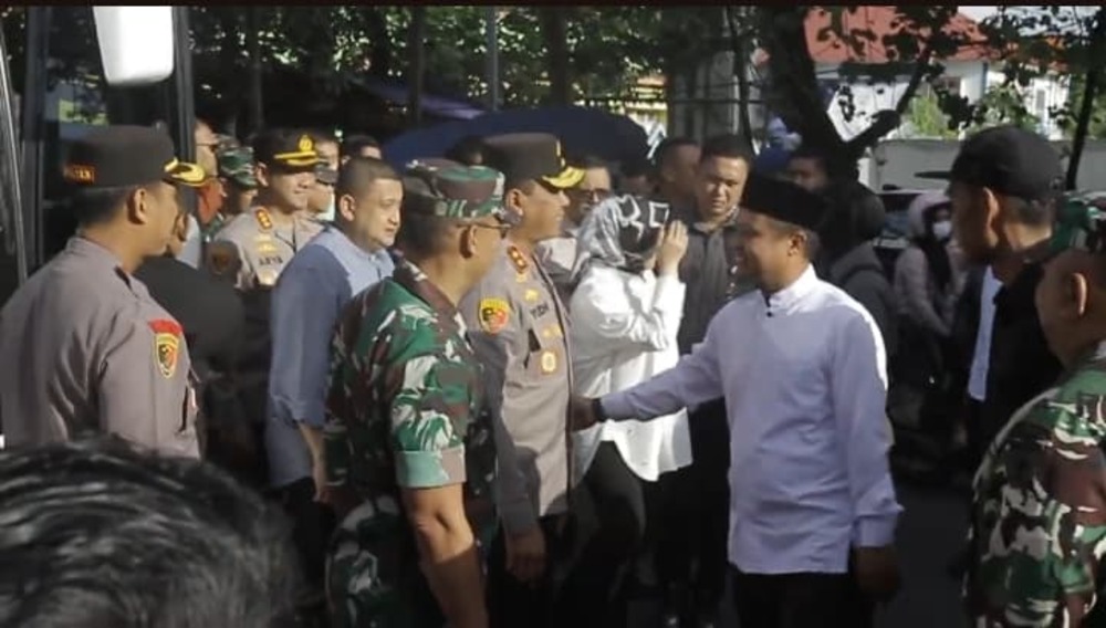 Gubernur Bersama Wagub Pantau Harga Sembako di Pasar Terong, Berdialog dengan Pedagang dan Pembeli