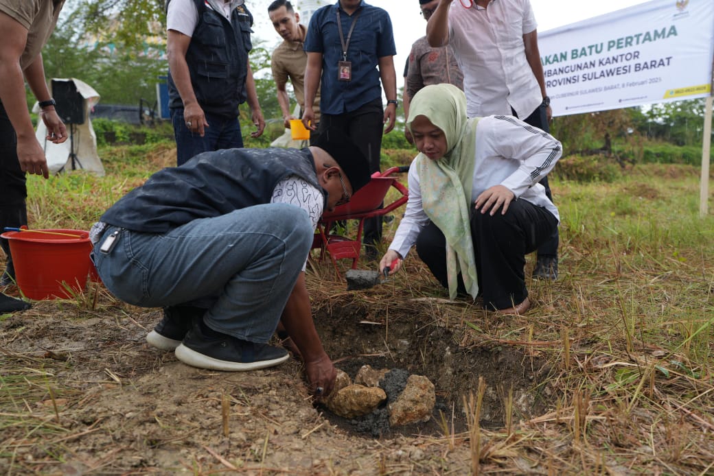 Ketua DPRD Amalia Hadiri Lakukan Peletakan Batu Pertama Pembangunan Kantor Baznas Sulbar