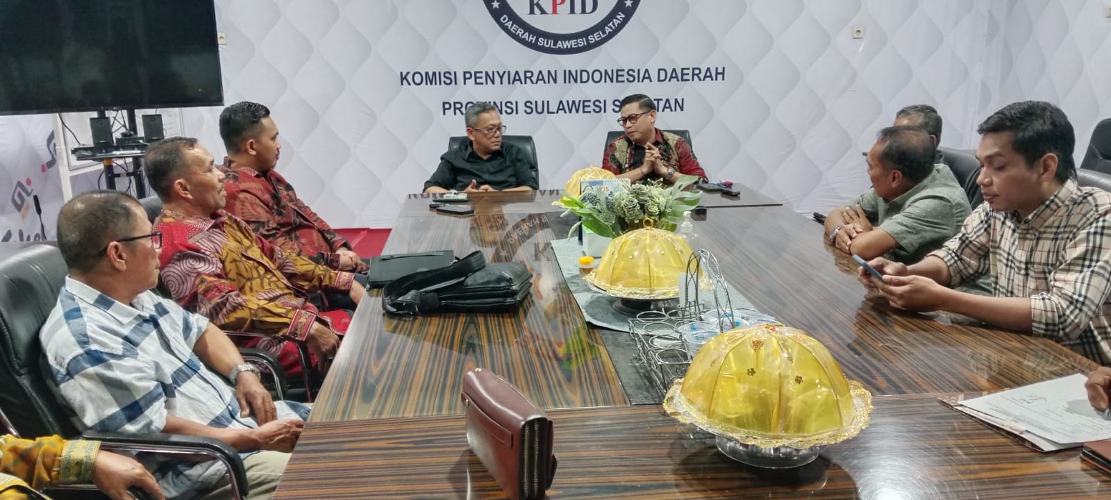 Komisi I DPRD Sulbar Berkunjung ke KPID Sulsel, Bahas Seleksi Calon KPID Sulbar