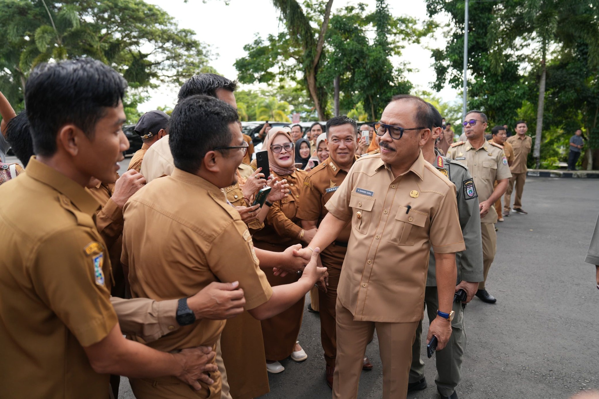 Hari Pertama Ngantor, SDK-JSM Disambut ASN Pemprov Sulbar, Akan Menyesuaikan Budaya Kerja