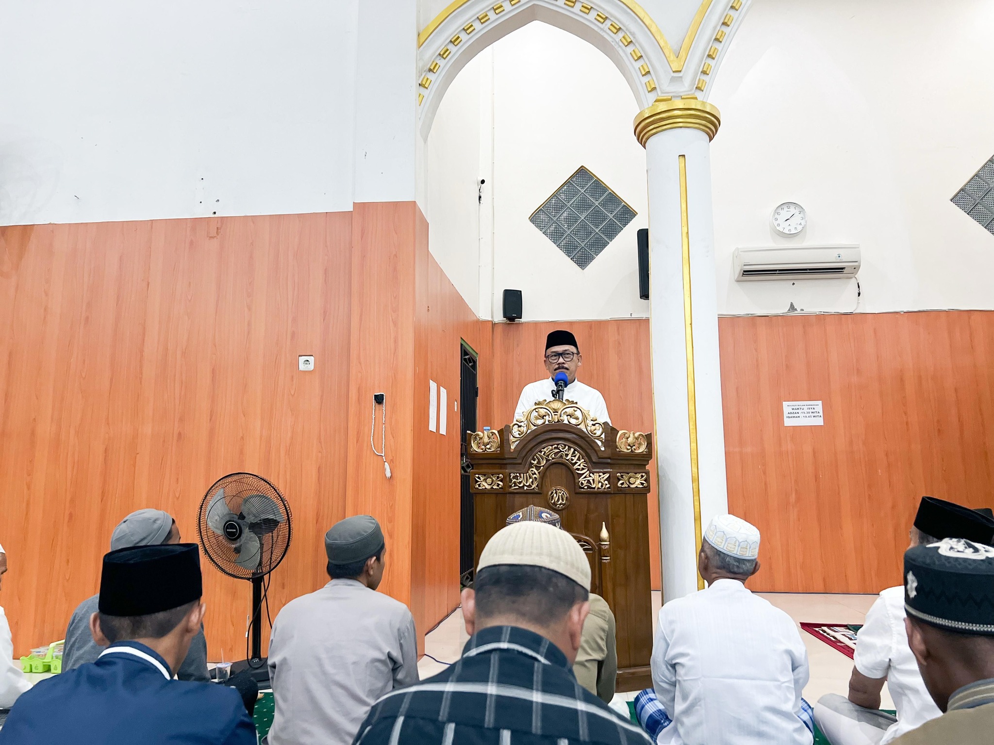 Di Hadapan Jamaah Tarawih, SDK Titip Doa untuk Kesehatan-Keselamatan Memimpin Sulbar 