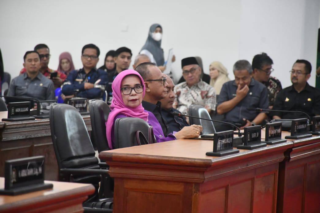 Ketua Bapemperda Hadiri Rapat Paripurna Penyerahan Tiga Ranperda Inisiatif DPRD ke Pemprov Sulbar